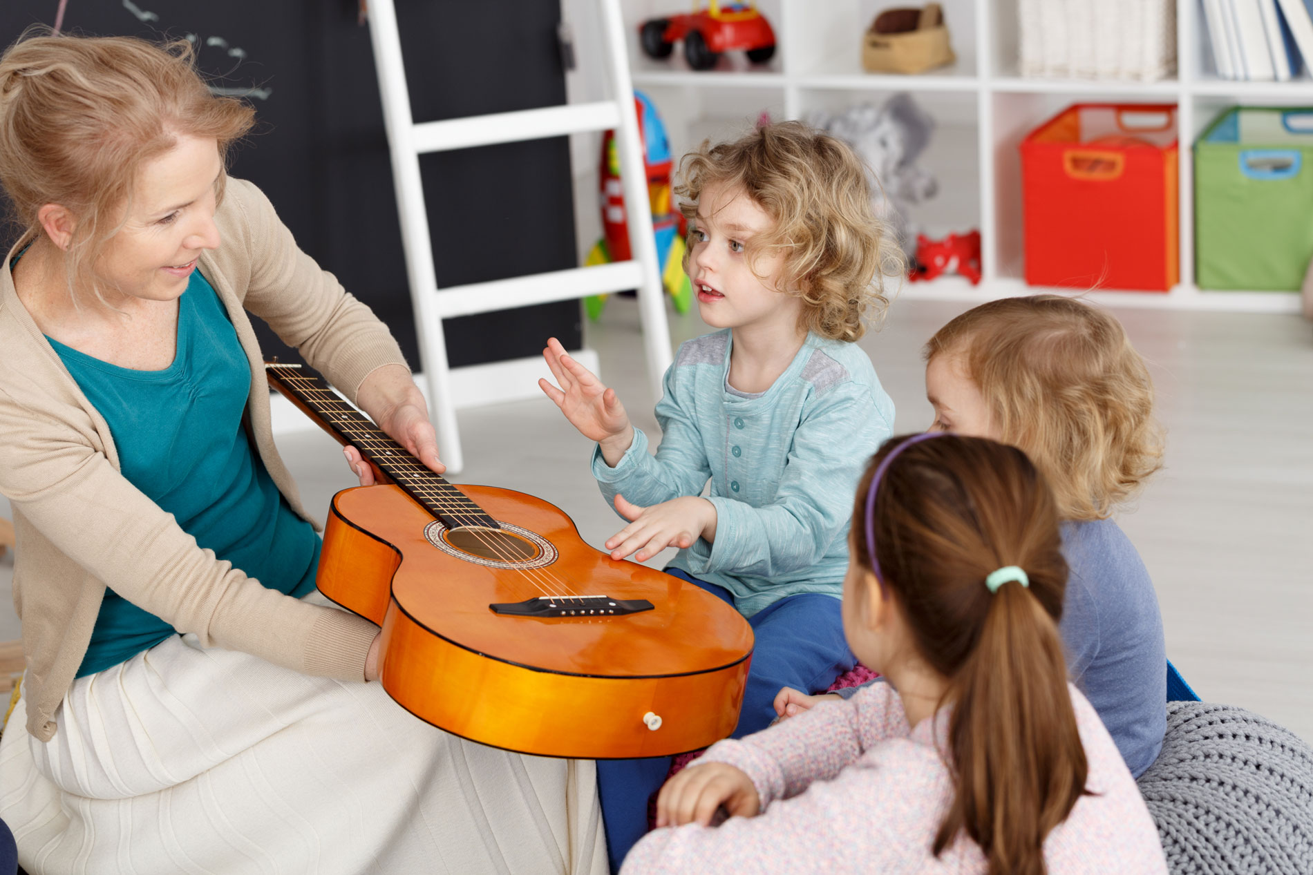 music-lesson-with-kids-PG4WREZ